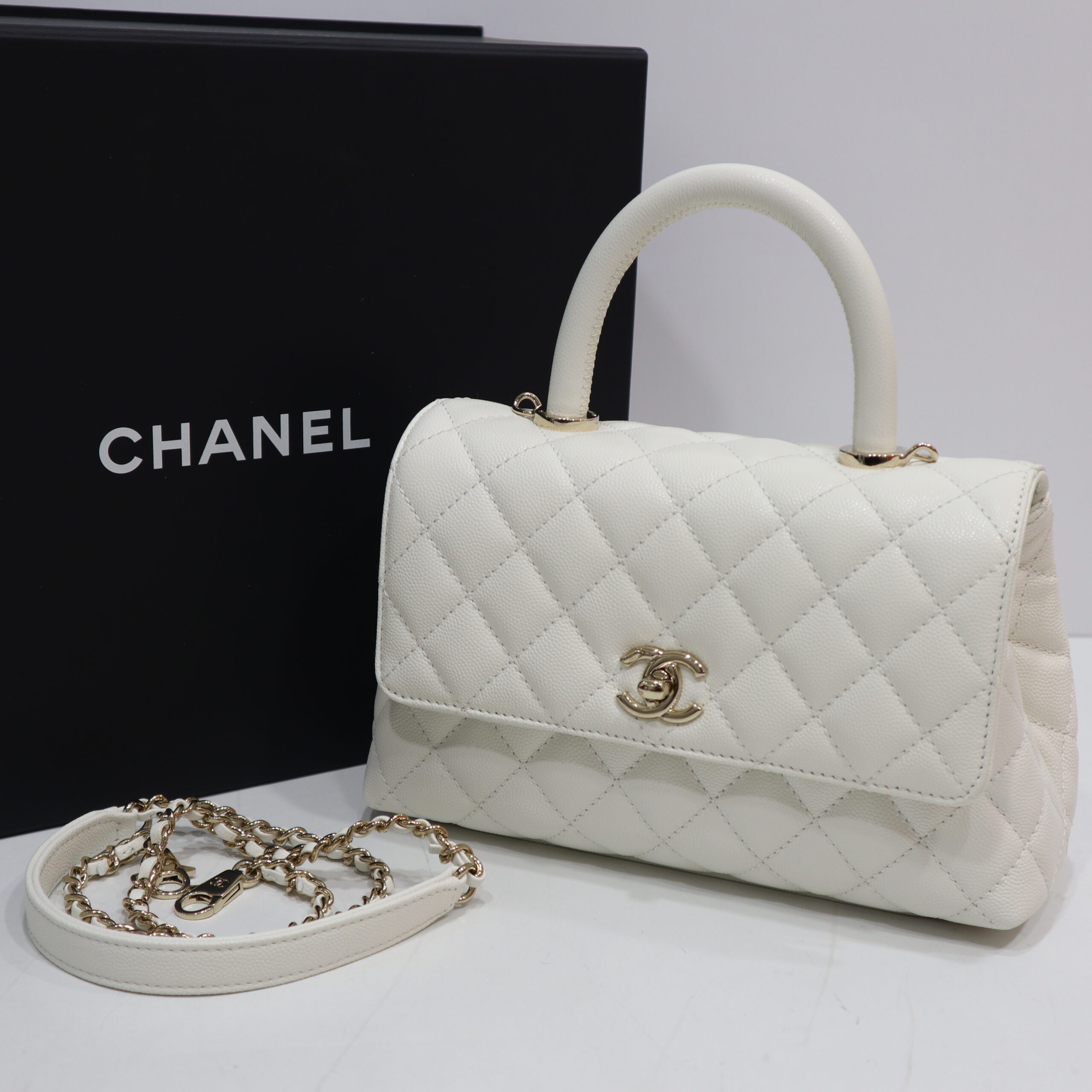 シャネル　ココハンドル XS　ホワイト　キャビアスキン