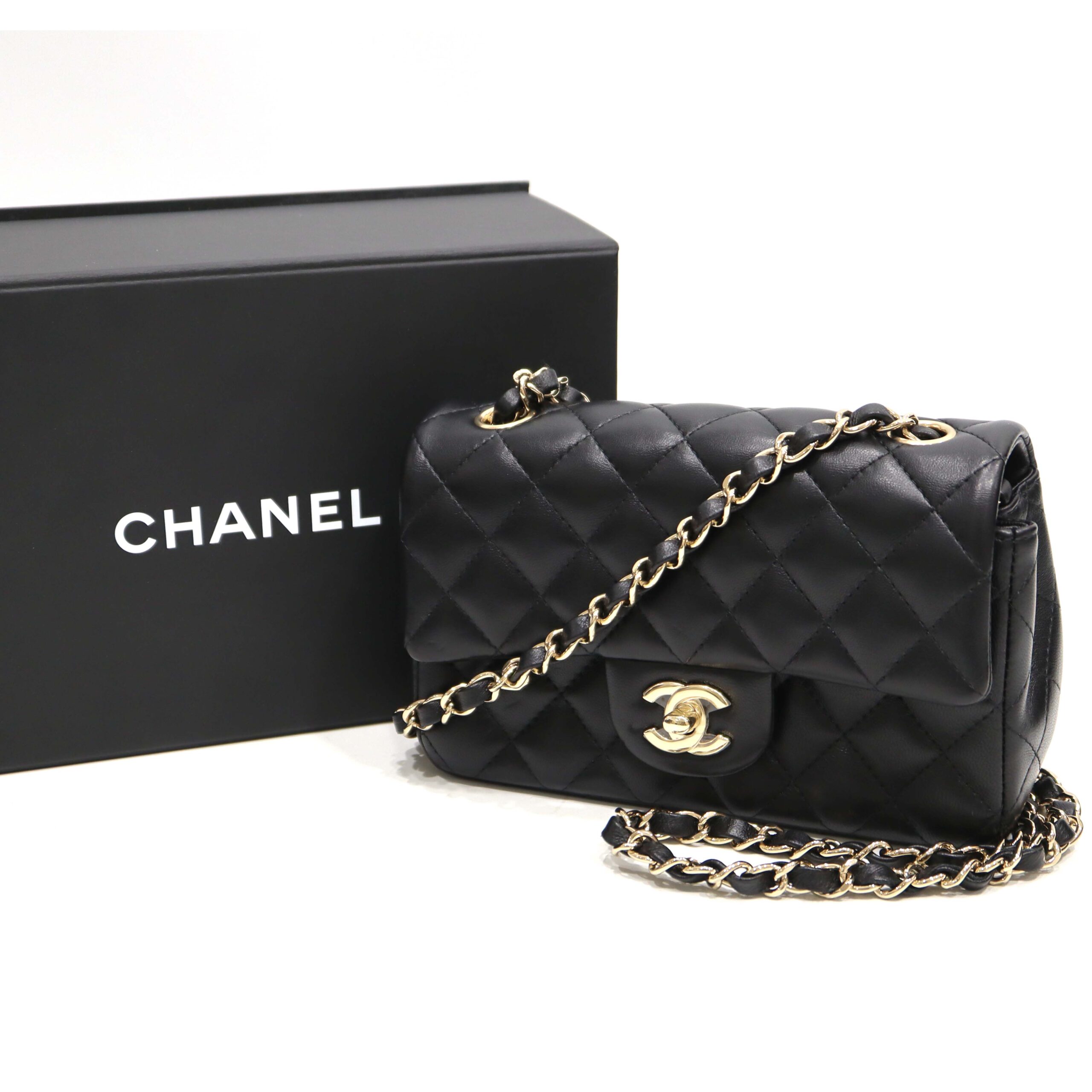 シャネル　マトラッセ ラムスキン ミニクラシック　チェーンショルダーバッグ　A69900